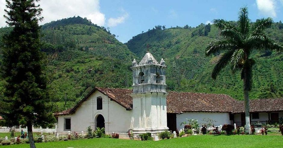 Vemos la iglesia de Orosi