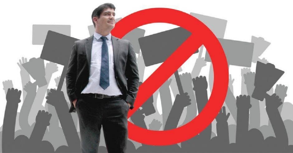 Carlos Alvarado con arte de cancelación de fondo