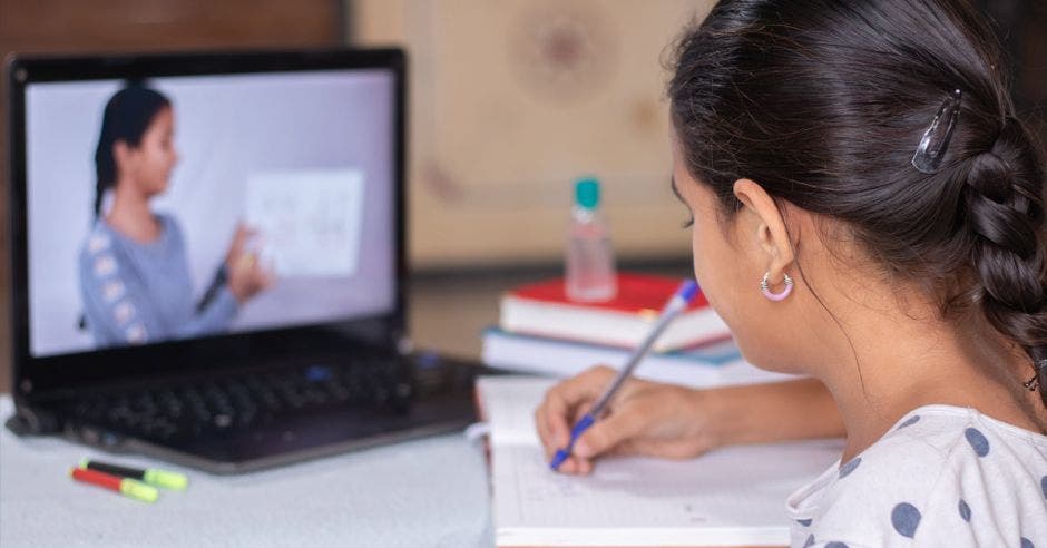 Estudiante en clases virtuales