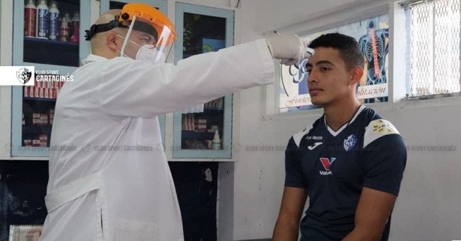 Pruebas médicas a futbolista