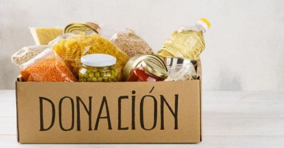 Donación de alimentos en caja