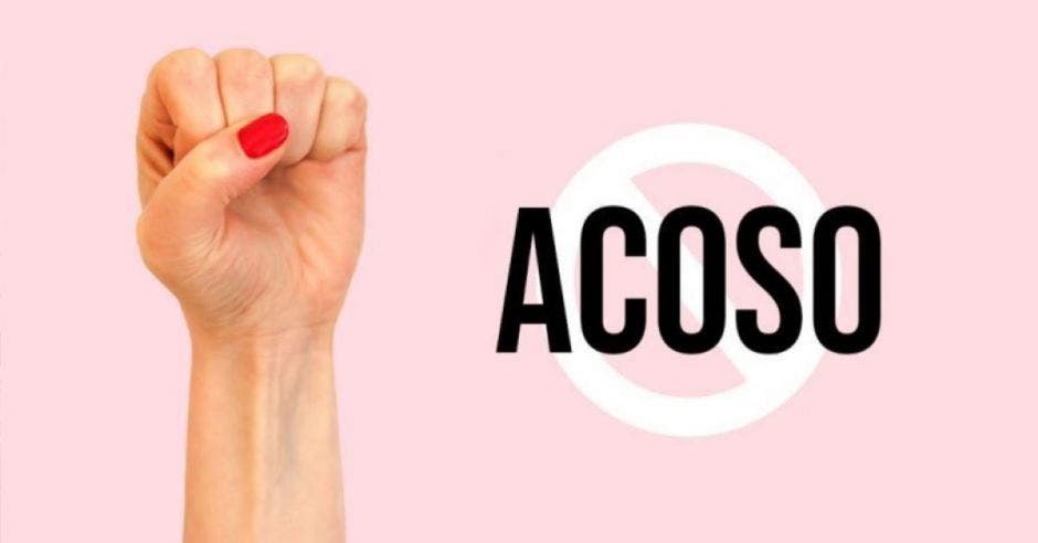 puño de mujer y señal de cancelación de acoso