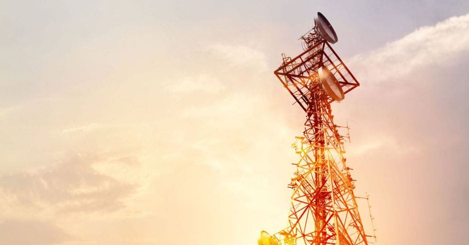 Vemos una torre de telecomunicación