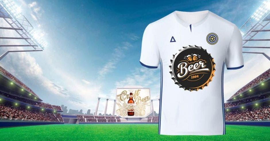 Camisa de fútbol con patrocinio de bebida alcohólica