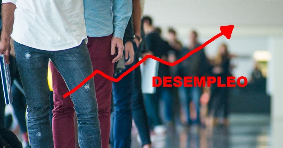 Desempleo sube y personas en fila