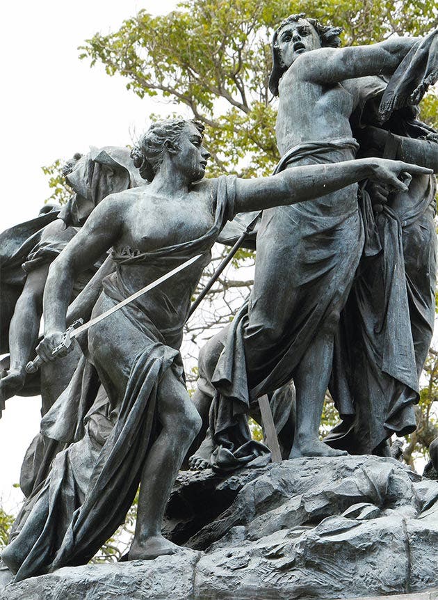 El Salvador, con espada y brazo extendido, parte de el Monumento Nacional