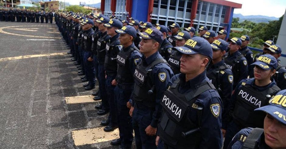 Policías en fila