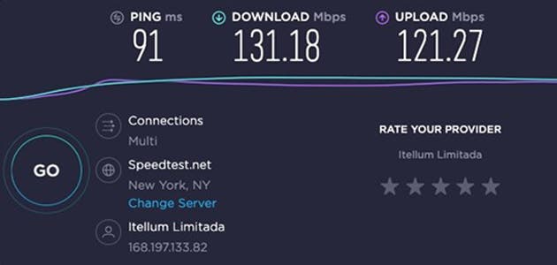 Una tabla con indicadores de velocidad de subida y bajada de Internet