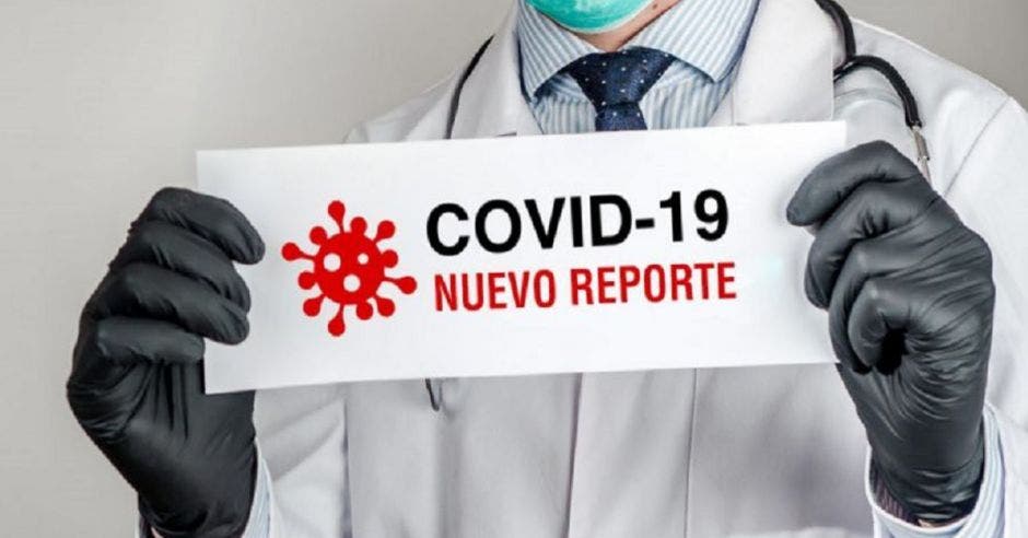 Covid-19 reporte en papel, persona con guantes
