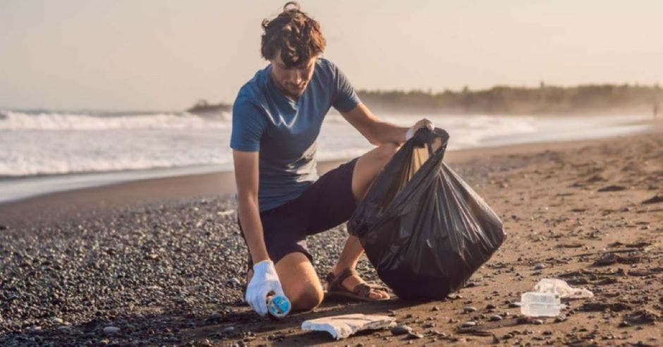 BASURA siendo recogida