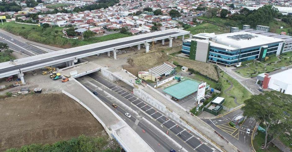 Toma aérea de fase norte de la Circunvalación, a la altura de la ruta 32