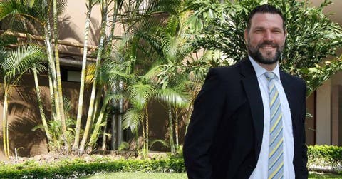 Hombre de traje y barba