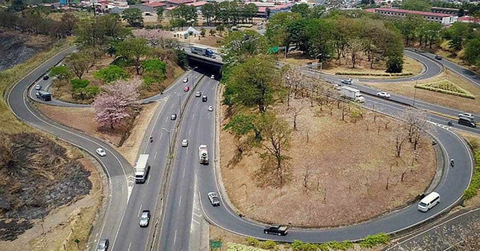 Toma aérea de la Circunvalación a la altura del Monumento al Agua