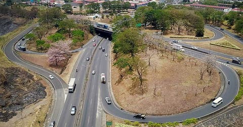 Toma aérea de la Circunvalación a la altura del Monumento al Agua