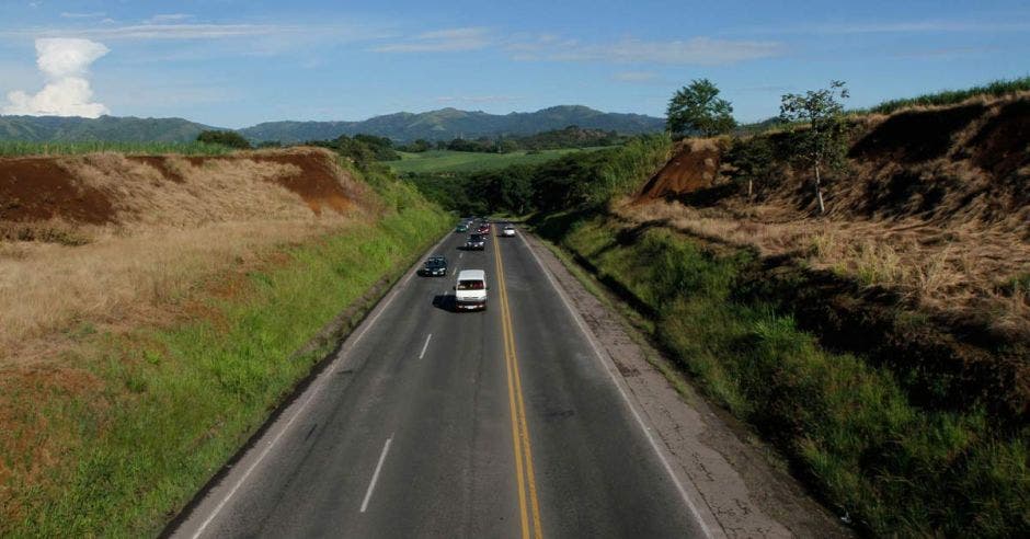 una carretera pavimentada