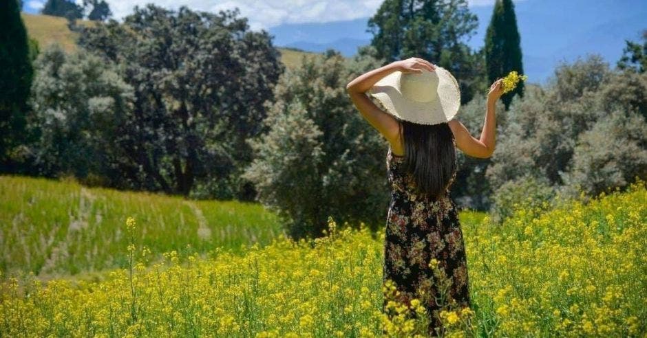 mujer flores