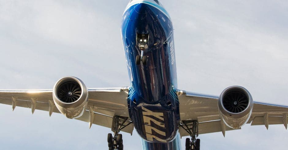 Un Boeing 777X llega al aeropuerto internacional del condado de King