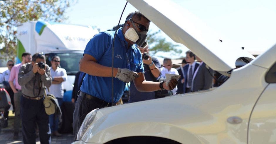 La revisión técnica vehicular ayuda a reducir los accidentes, ya que verifica el estado de los vehículos y algunos de sus principales componentes. Archivo/La República.