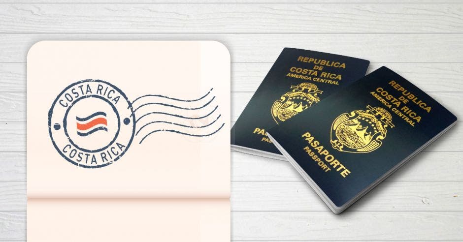 dos pasaportes en una mesa