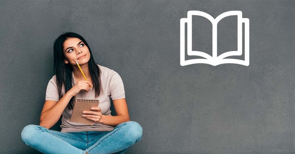 Una estudiante sentada y pensando y un dibujo de un libro