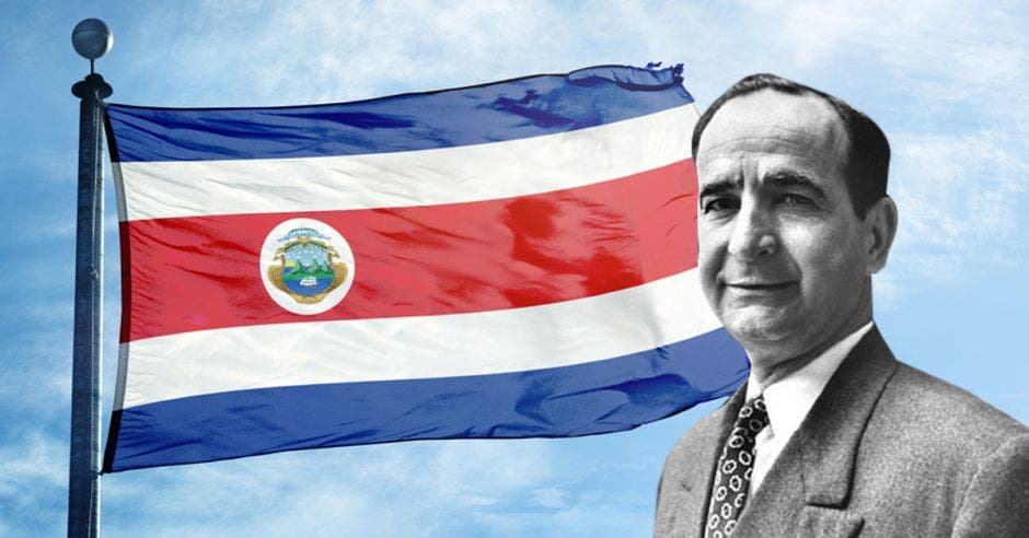 foto en blanco y negro de José Figueres padre, de fondo bandera de Costa Rica