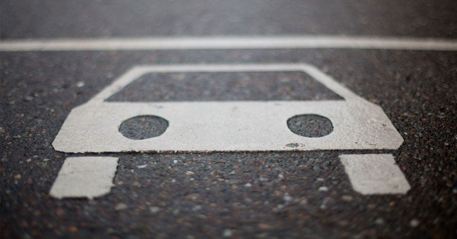 Un vehículo dibujado en la calle