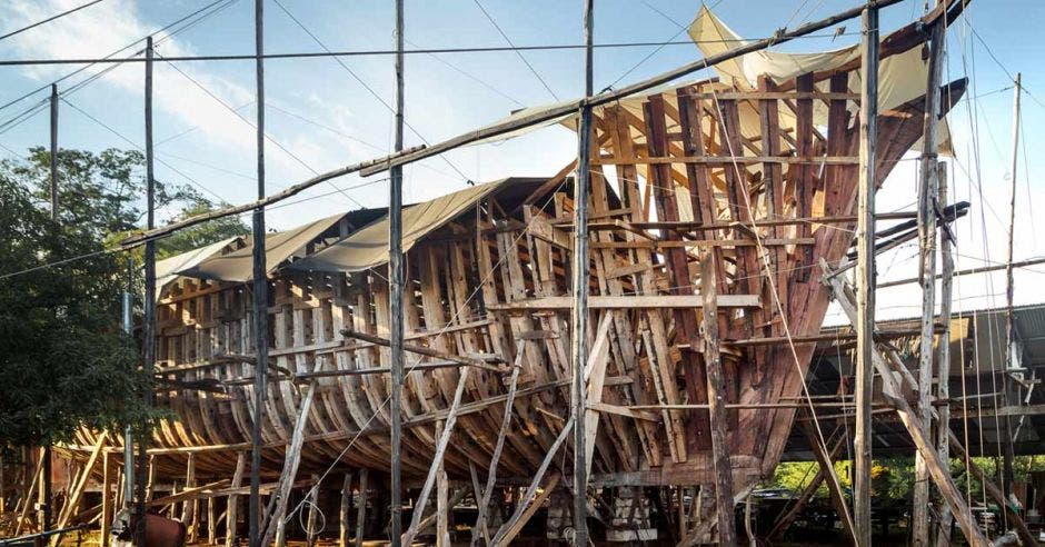 armazón de madera de un buque eléctrico