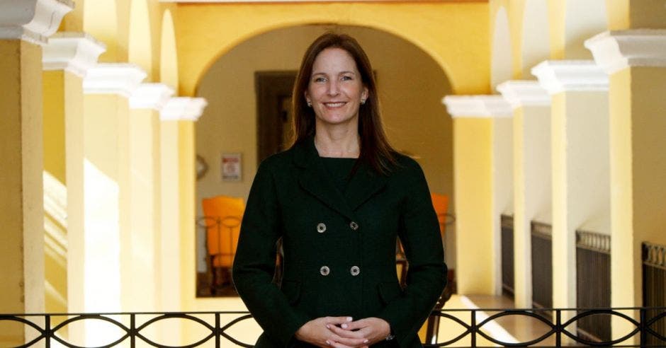 Mujer de pelo largo