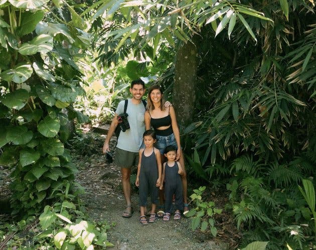 familia en bosque