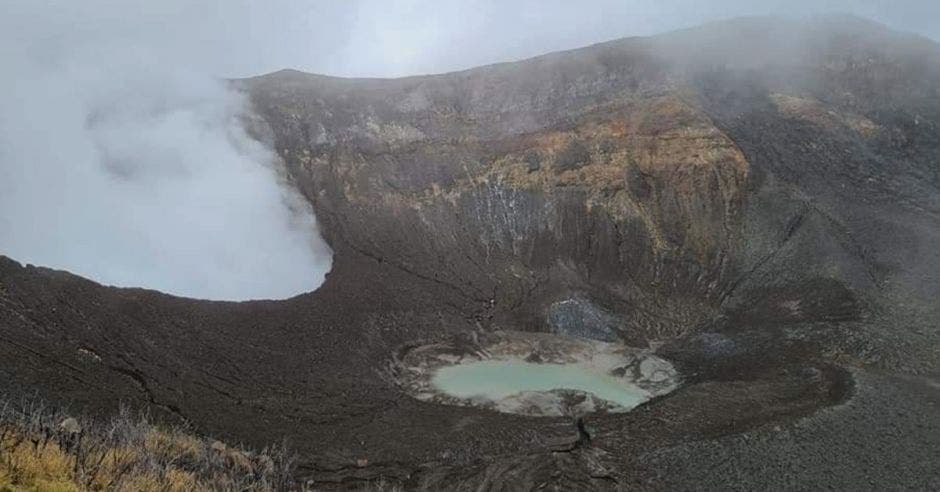 cráter del Volcán Turrialba