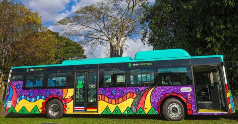 En Costa Rica hay tres buses eléctricos donados por el gobierno de Alemania. Archivo/La República.