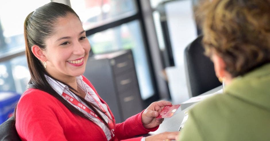 Mujer en banco