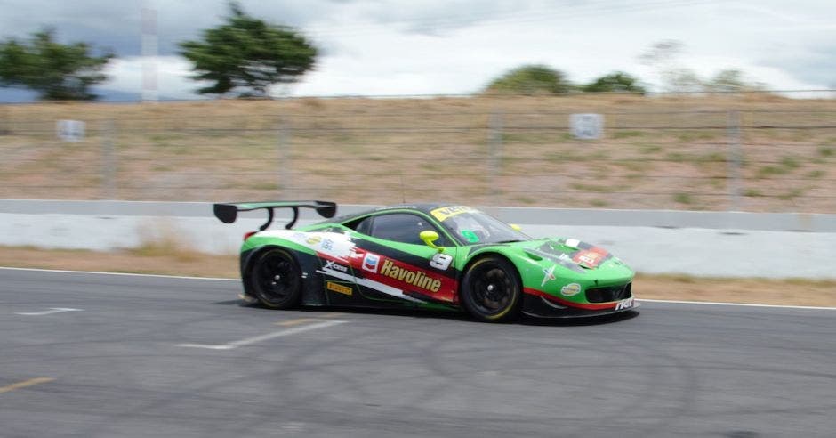 ferrari verde