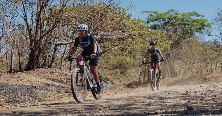 mujeres ciclistas