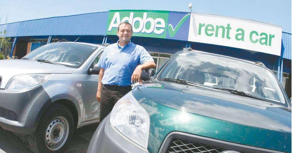 Representante de la empresa Adobe Rent a Car