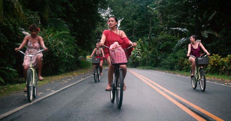 Mujeres en bicicleta