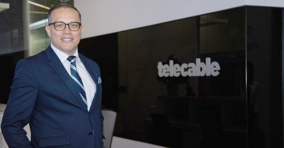 Oscar Chacón, Gerente Comercial de la Unidad de Negocios Empresariales de Telecable