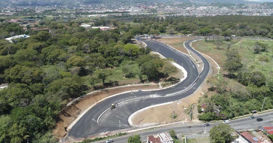 Toma aérea de nuevo acceso a la altura del Conservatorio Castella