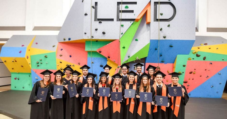 egresados de LEAD University