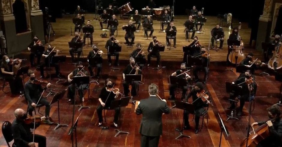 Orquesta Sinfónica en el Teatro Nacional