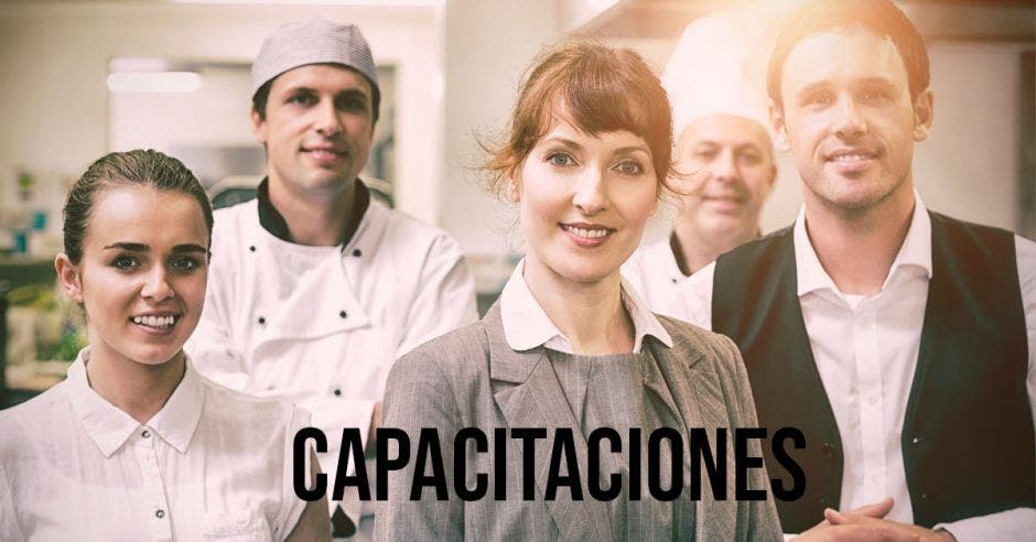 un grupo de personas con diferentes profesiones. Concepto de profesionales del turismo.