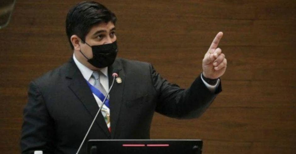 Carlos Alvarado