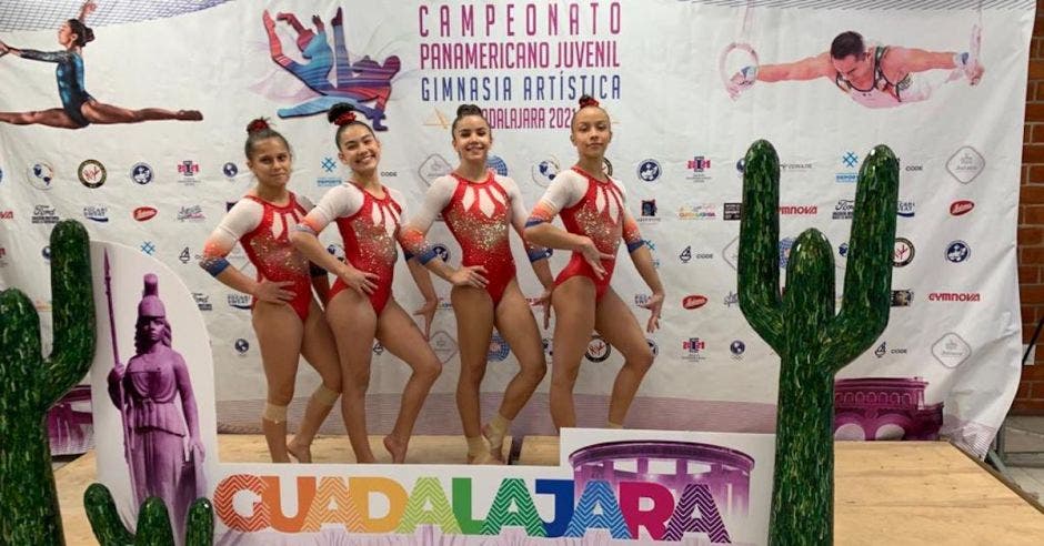 mujeres gimnastas