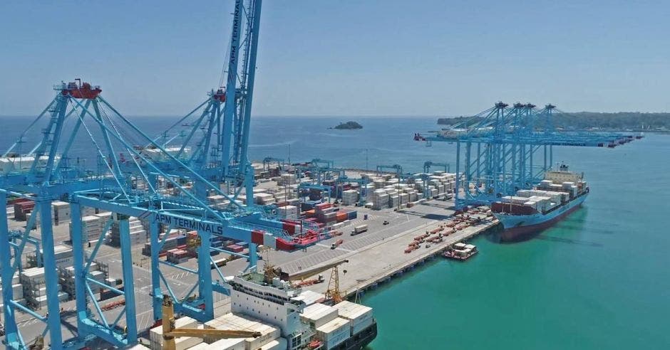 Foto aérea de terminal de Contenedores de Moín