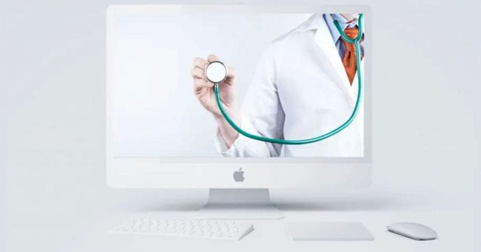 computadora con la imagen de un doctor en la pantalla