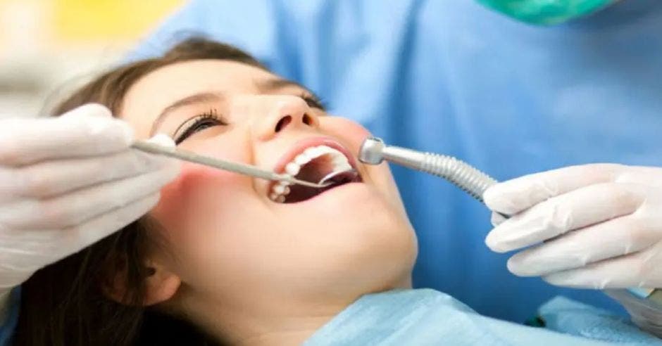 paciente en consulta con dentista