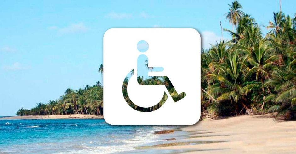 signo universal de accesibilidad sobre la imagen de una playa