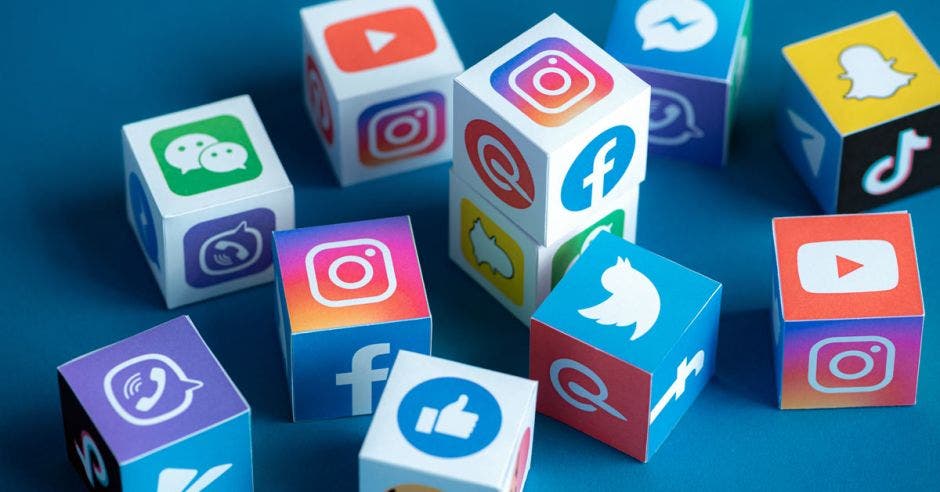 imágenes de diversos logos de redes sociales twitter, pinterest, facebook, instagram, telegram y otras