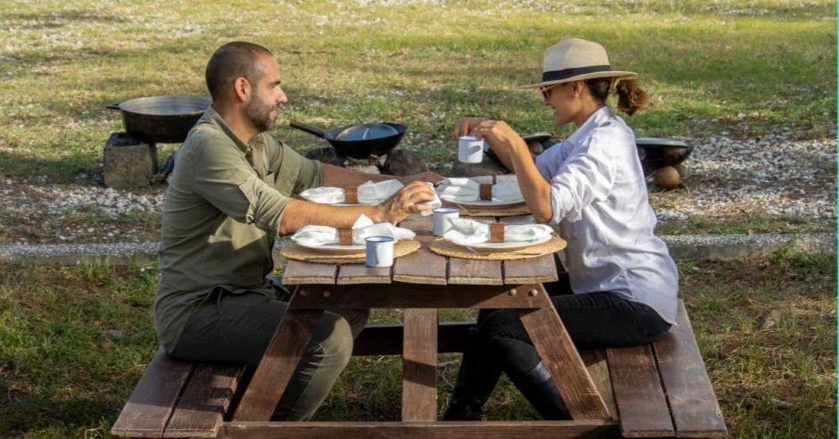 Jose Salom y su esposa Fabiana Granados, lideran los cambios en Rancho Humo.