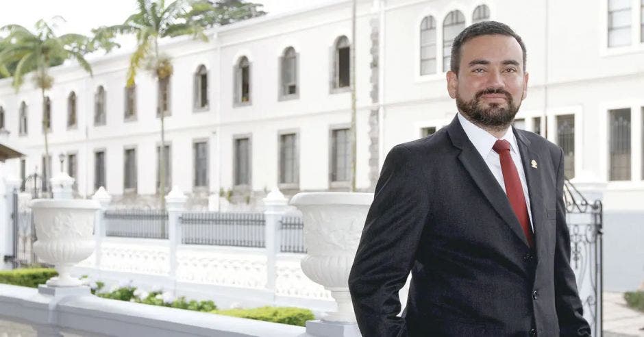 diputado nueva república en primer plano